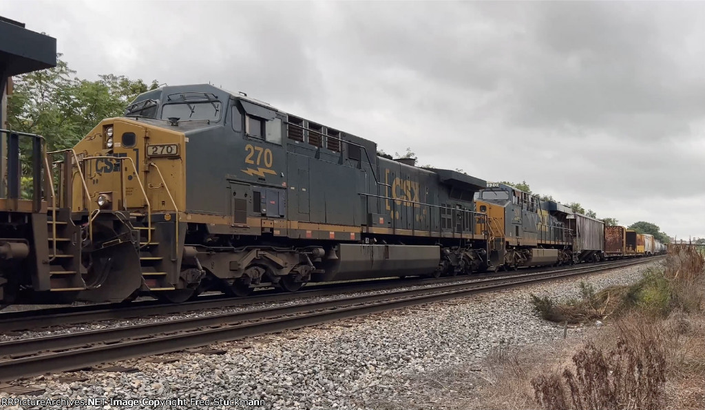 CSX 270 on M370.